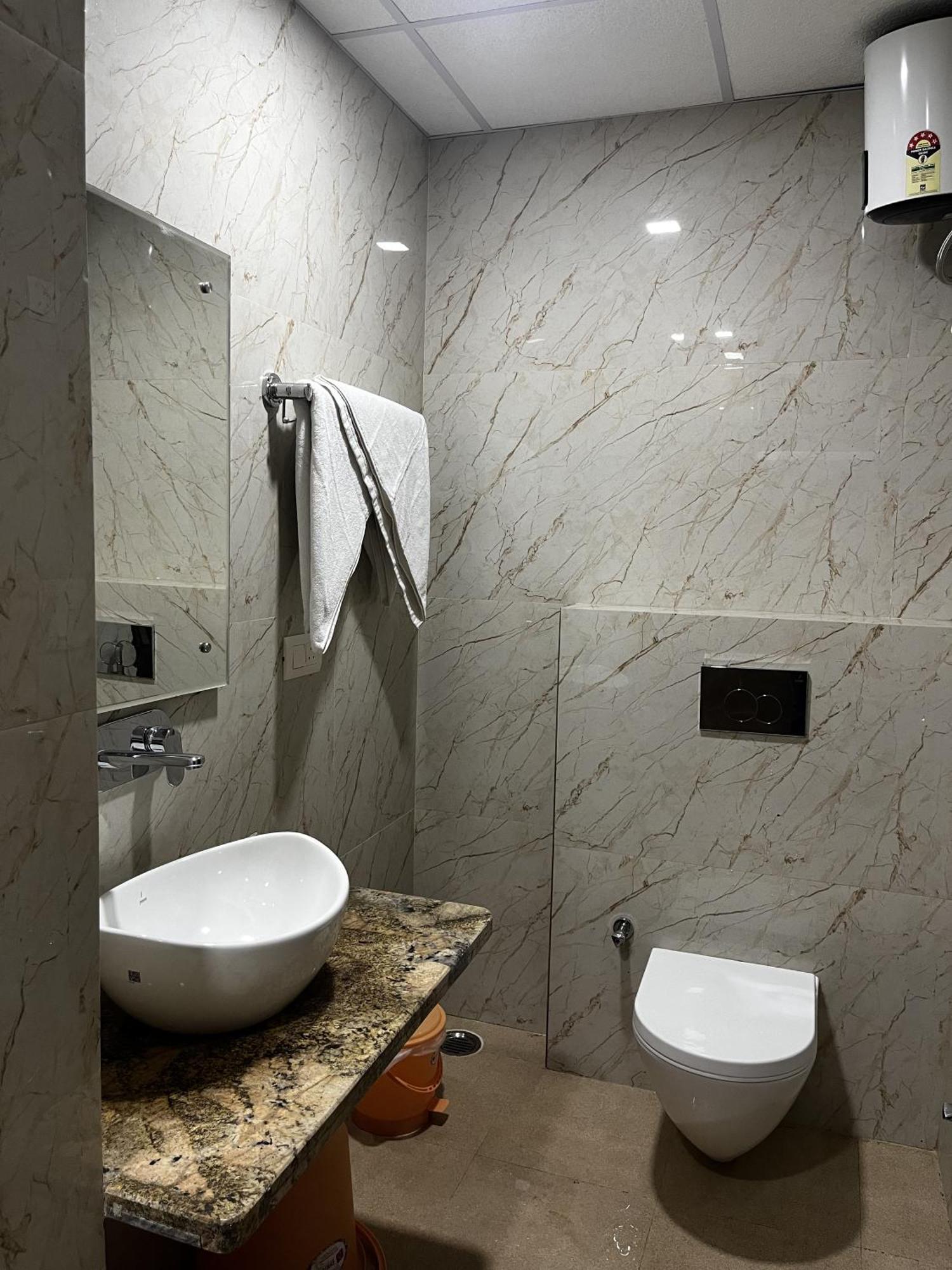 Roomquet Comfort Inn Allāhābād Junction Eksteriør bilde