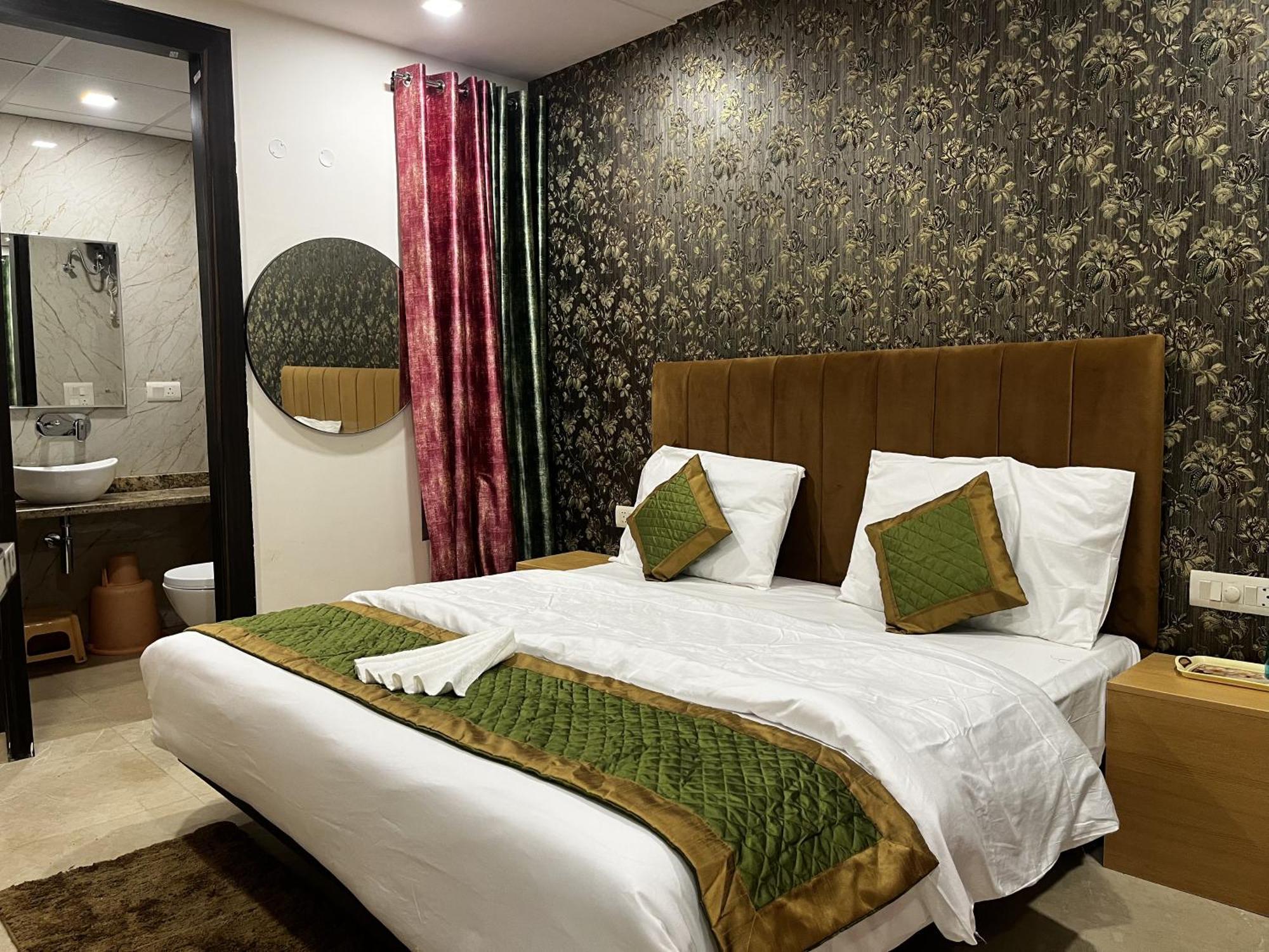 Roomquet Comfort Inn Allāhābād Junction Eksteriør bilde
